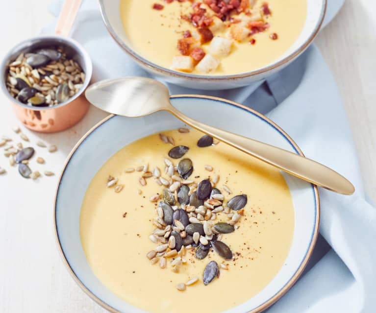 Möhren-Pastinaken-Cremesuppe mit Tahin