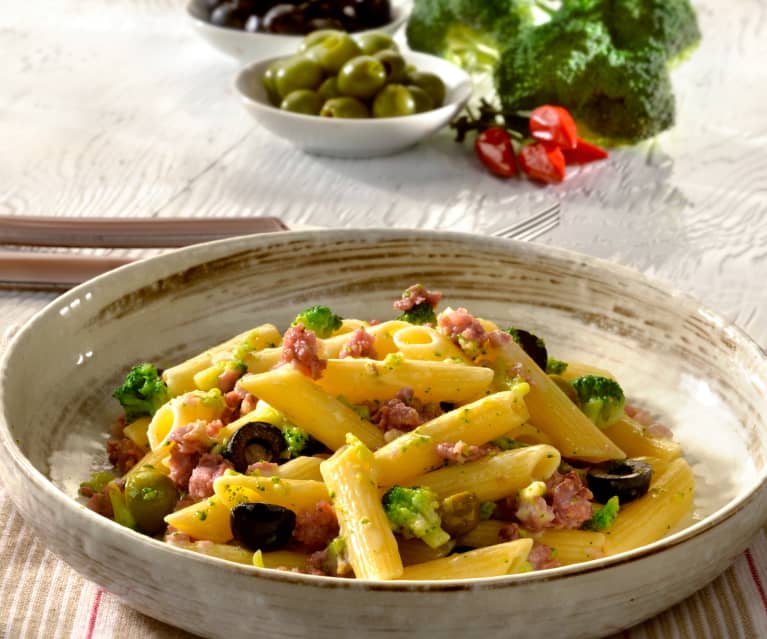 Penne brocoli, saucisse et olives