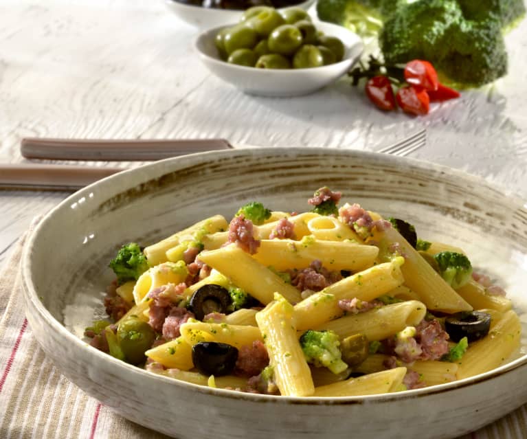 Penne risottate broccoli, salsiccia e olive