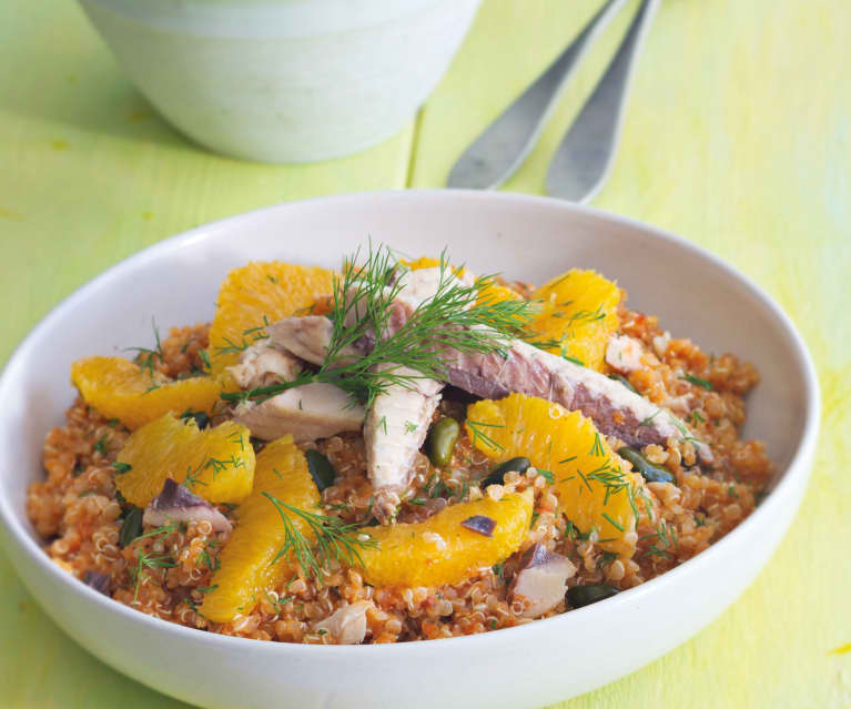 Ensalada de quinoa con caballa y naranja