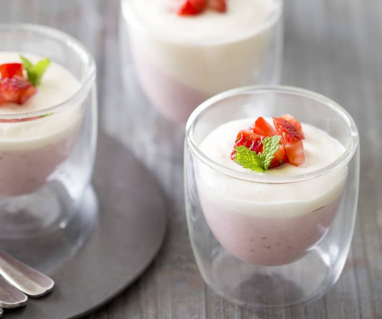 Frozen strawberry mousse with cream cheese topping