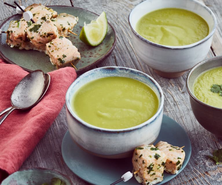 Soupe d'asperges et brochette de saumon