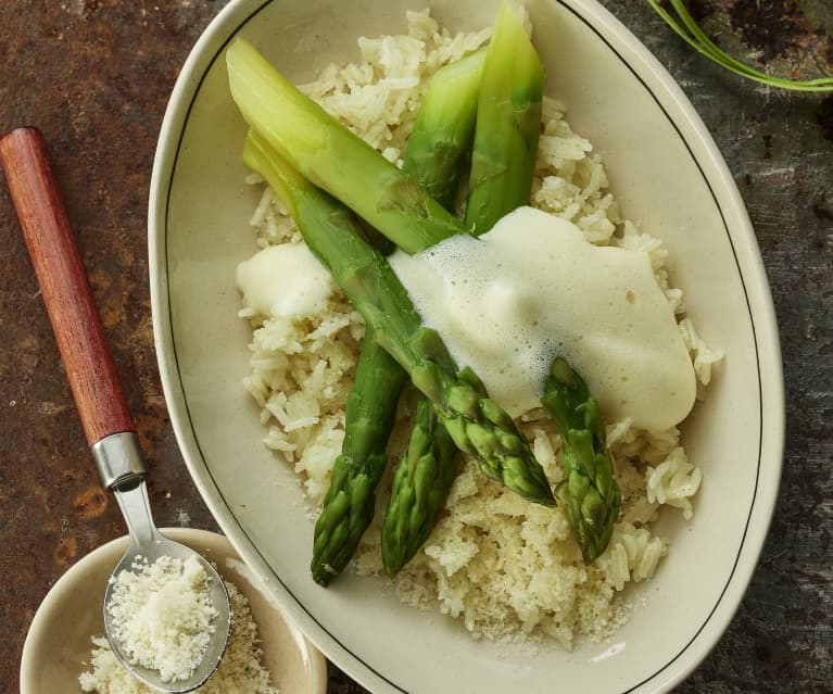 Asperges, riz au parmesan et sabayon au citron