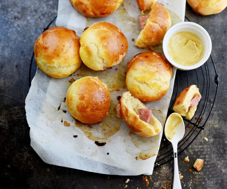 Mini-brioches au saucisson