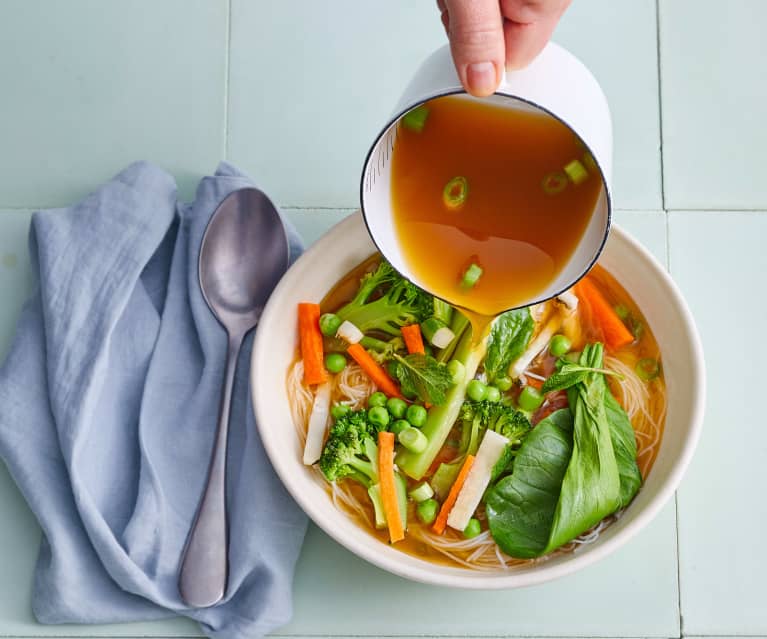 Ramen aux lamelles de bœuf, légumes et nouilles de riz - Cookidoo