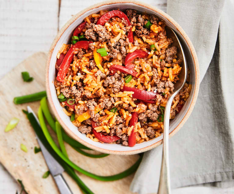 Riz pilaf aux poivrons et au bœuf haché