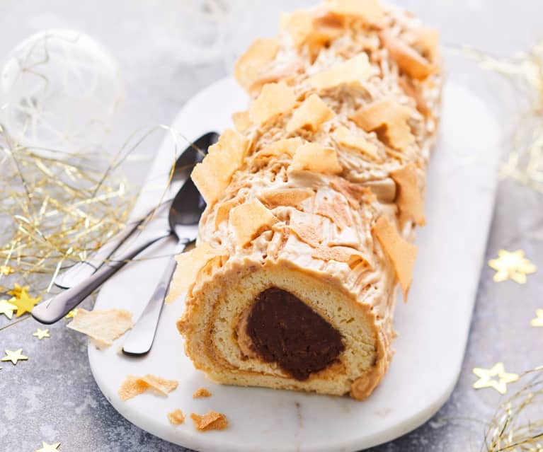 Bûche roulée au caramel au beurre salé et croustillant praliné