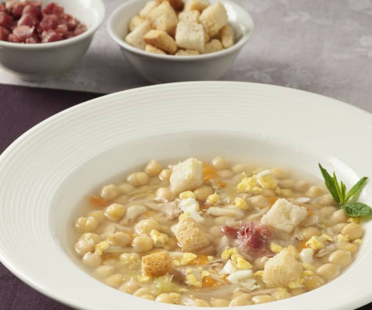 Sopa de picadillo con garbanzos