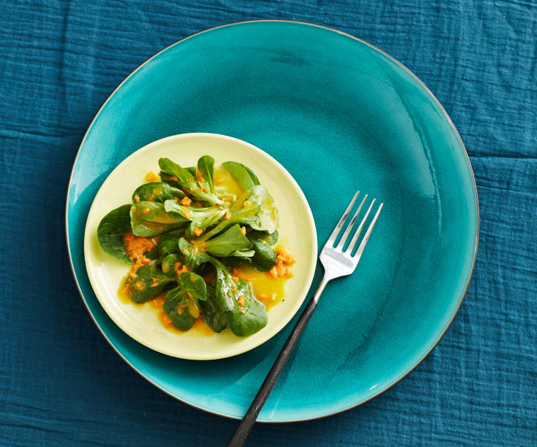 Feldsalat mit Möhrendressing