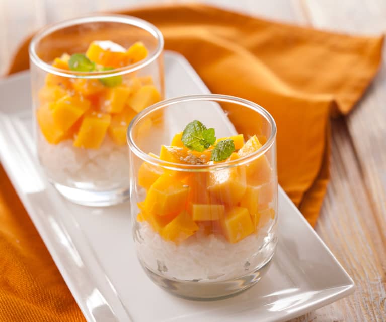 Kleisty ryż z mleczkiem kokosowym i mango (mango sticky rice)