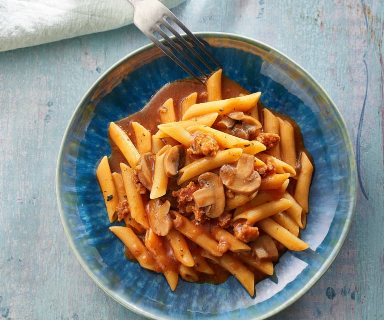 Pasta de jitomate y chorizo