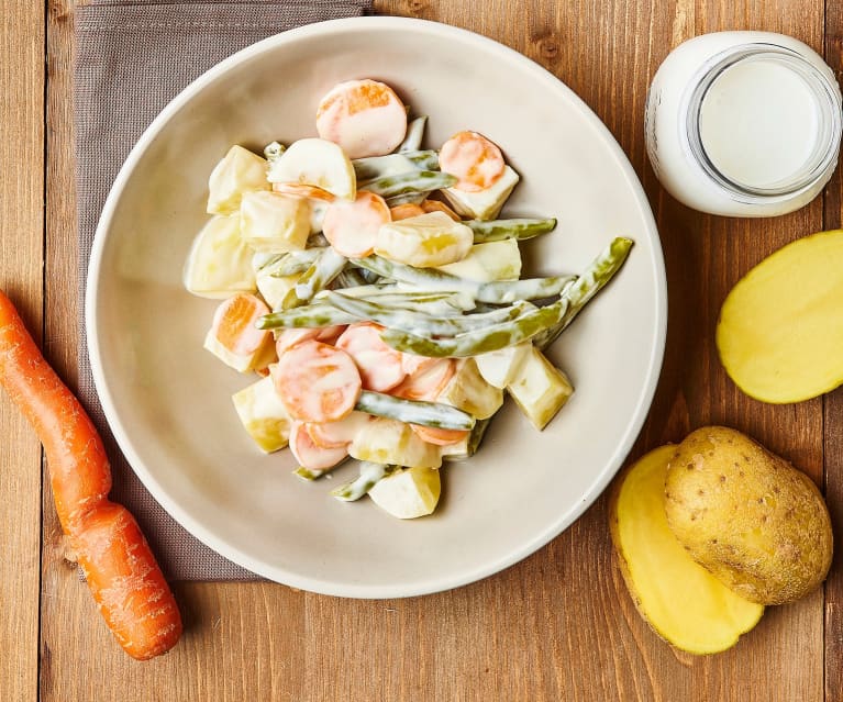 Insalata tiepida di verdure con condimento alla senape