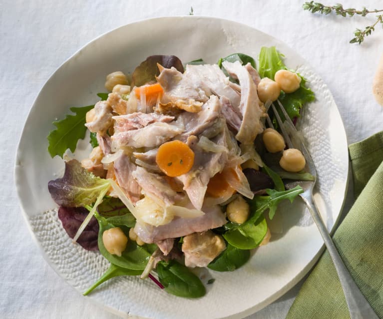 Ensalada de pollo en escabeche con garbanzos