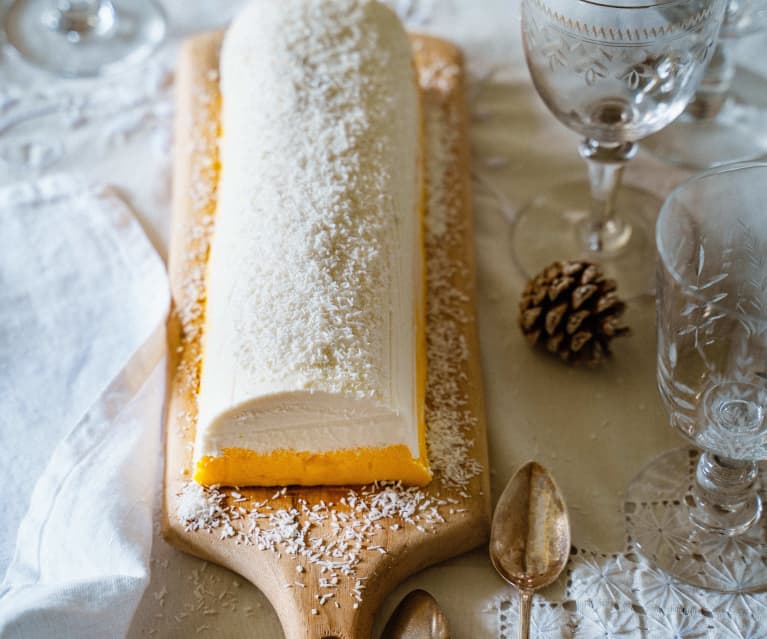 Bûche glacée à la noix de coco et à la mangue