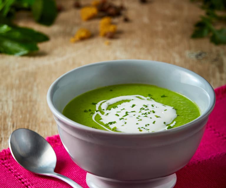 Sopa de chícharo y hierbabuena