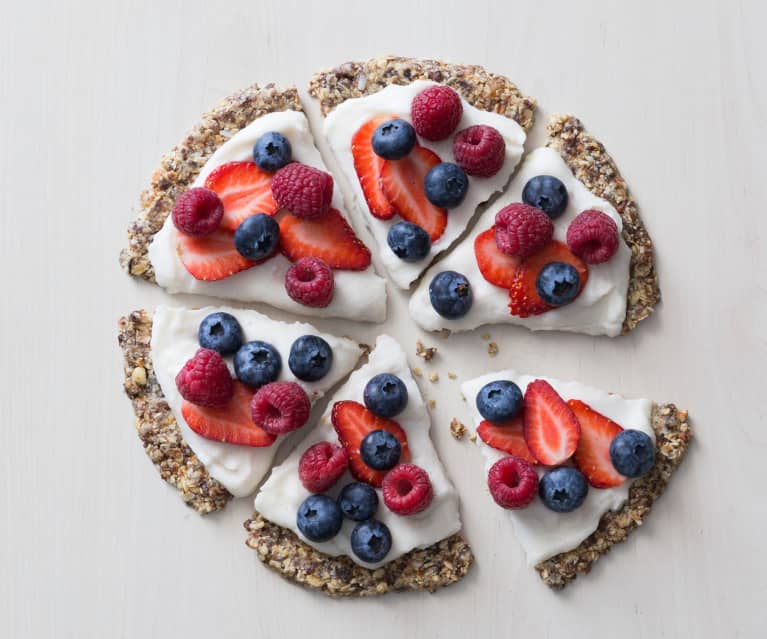 Pizza met fruit en yoghurt