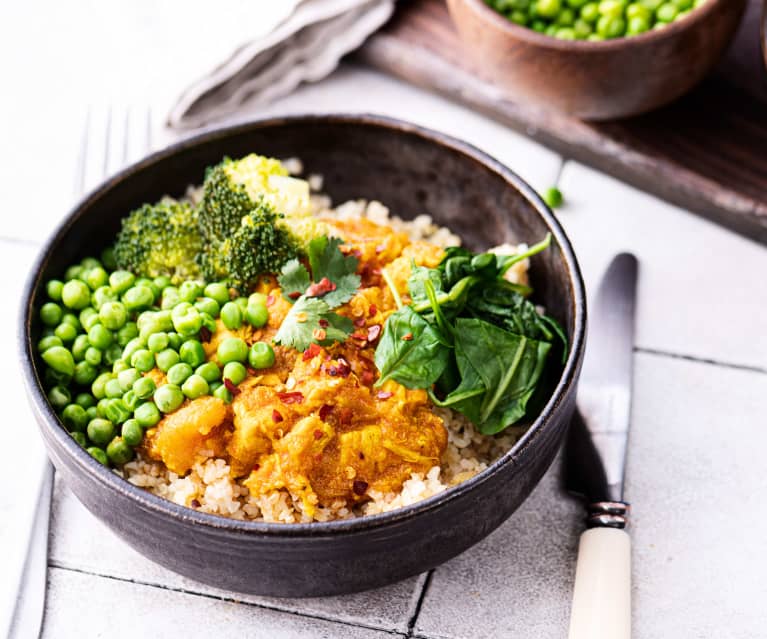 Guisado de frango, bulgur e legumes