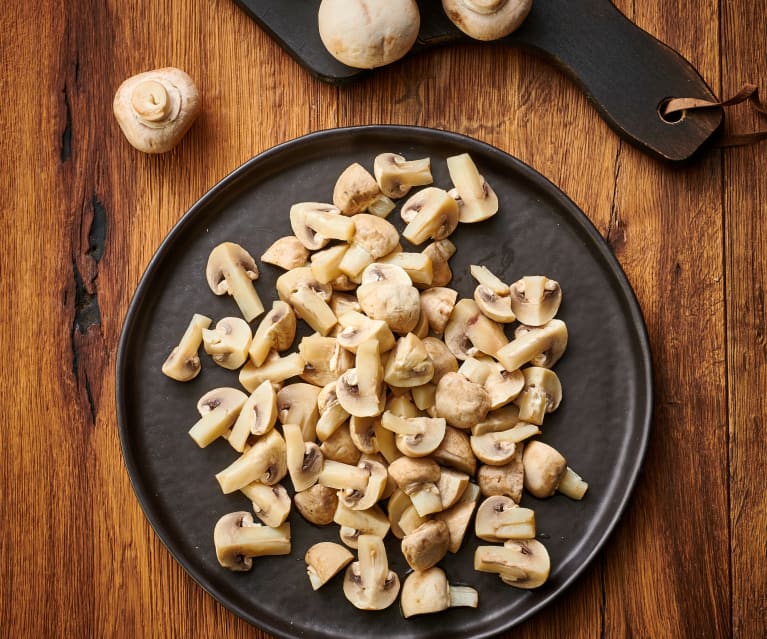 Champignons de Paris en quartiers vapeur (200-300 g)