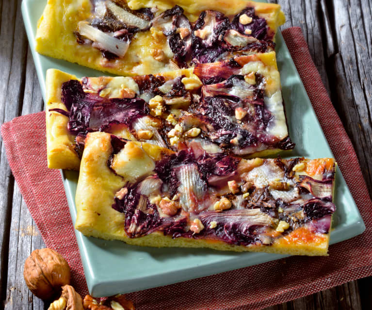 Pizza Tepung Spelt dengan Chicory dan Taleggio