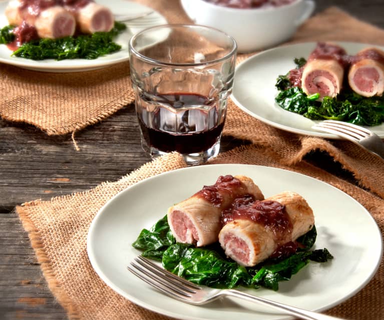 Involtini di lonza e salsiccia con salsa al porto