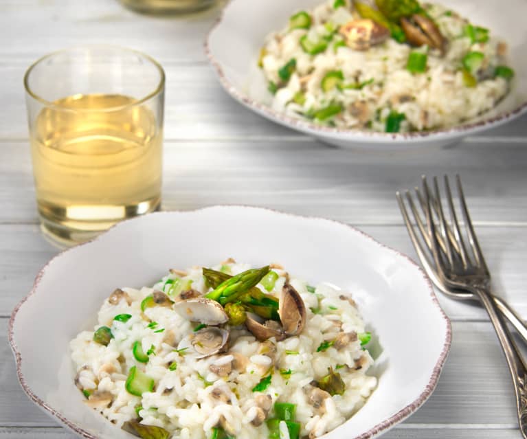 Risotto con espárragos y chirlas