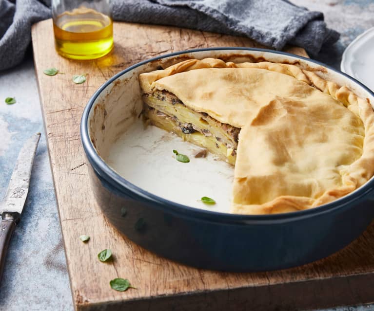 Tourte pommes de terre, poireaux, champignons et lardons