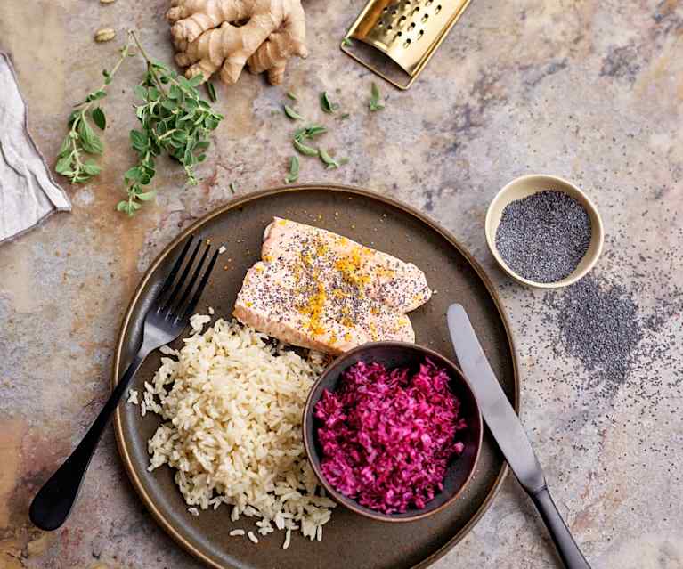 Salmão ao vapor com arroz de gengibre e couve marinada