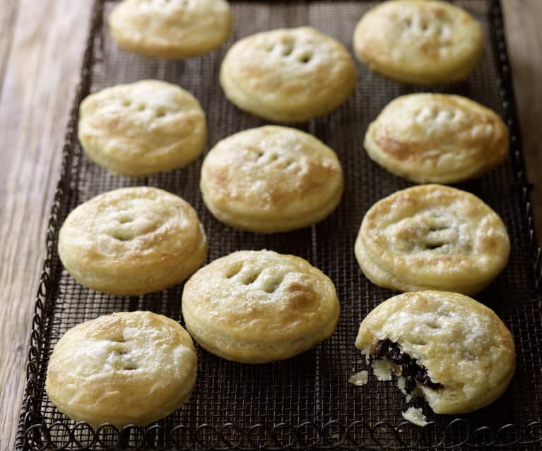 Eccles Cakes with Cinnamon and Nutmeg - Little Sugar Snaps