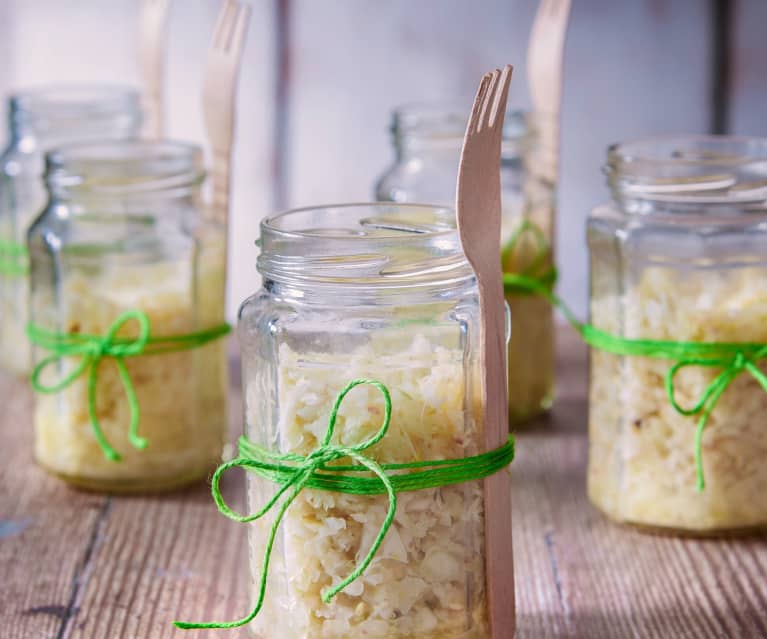 Insalata finocchi e sedano con lime e pepe rosa