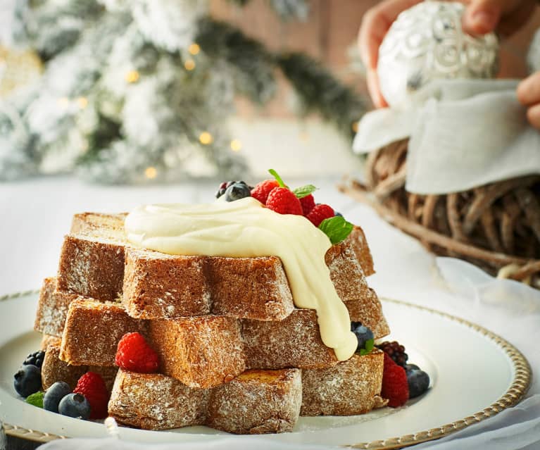 Stella di pandoro tostato con crema diplomatica e frutti rossi