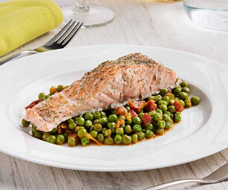 Lomos de pescado y guisantes con jamón al pimentón Lomos de pescado y guisantes con jamón al pimentón