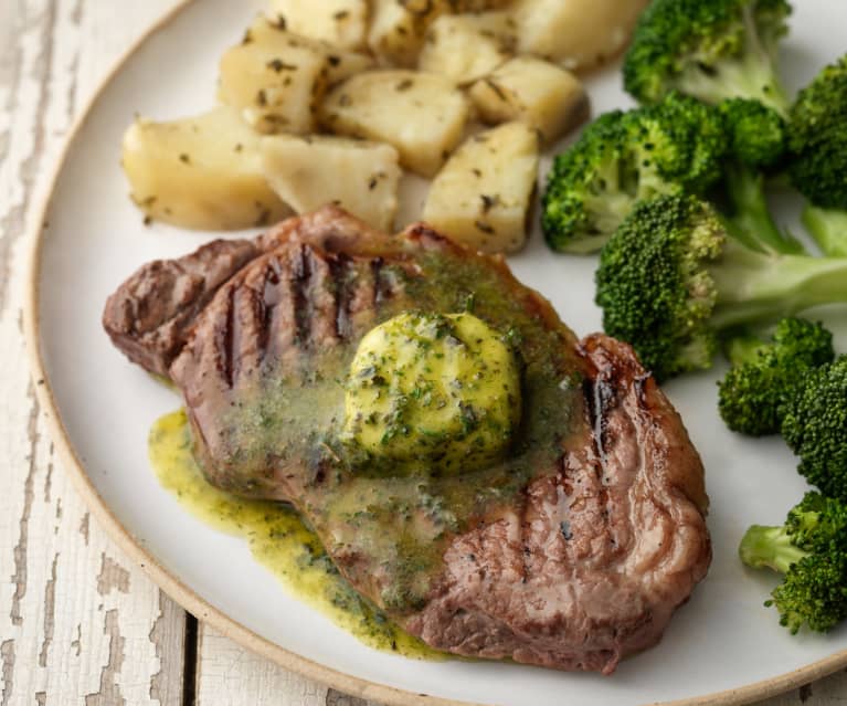 Pechuga de pollo a la parrilla con brócoli y su vinagreta, una