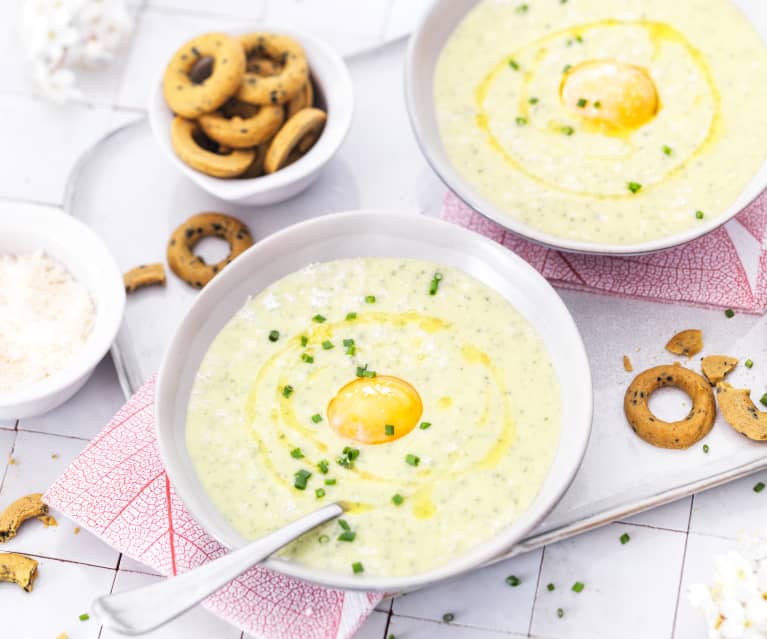 Crème d'asperge au parmesan et jaune d'œuf confit