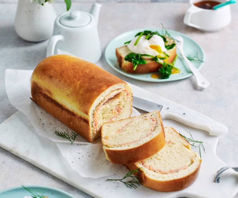 Smoked salmon brioche with crème fraîche and dill