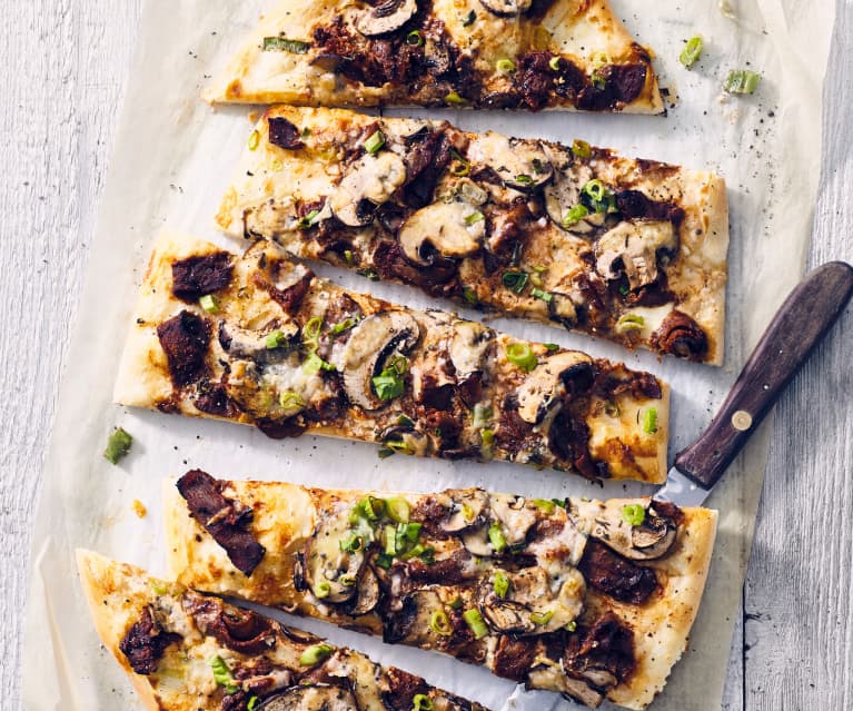 Roast beef and mushroom pizza