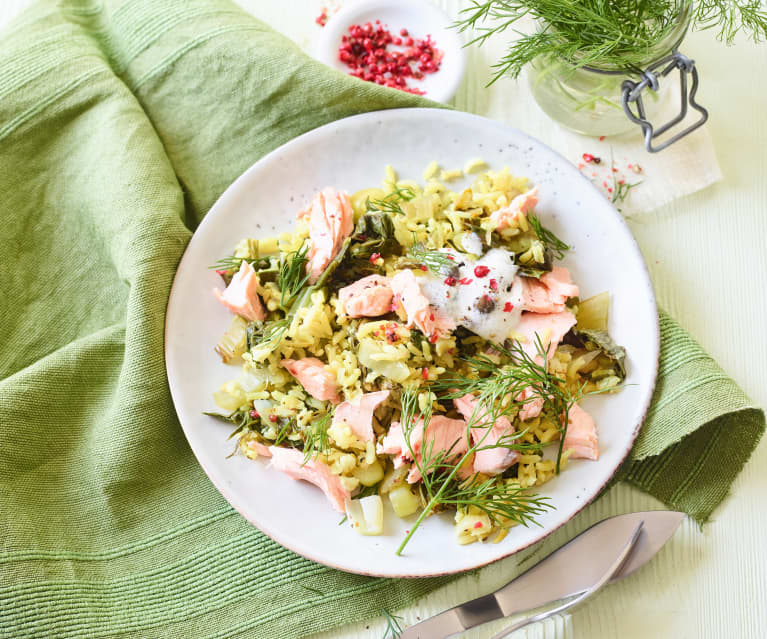 Salada de arroz com salmão e pak choi