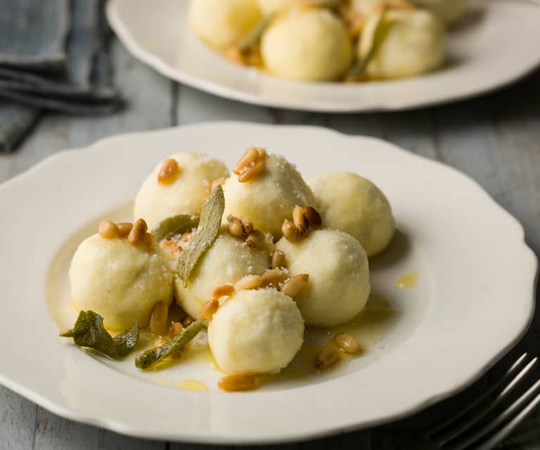 Ricotta Gnudi with Sage Butter - Gnudi di ricotta con burro con salvia