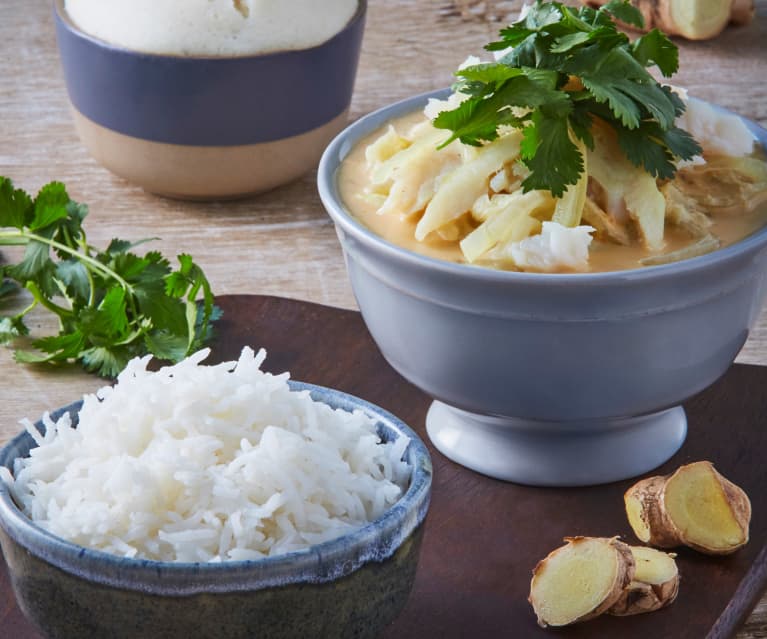 Curry de pescado con arroz basmati y bollos de yogur al vapor