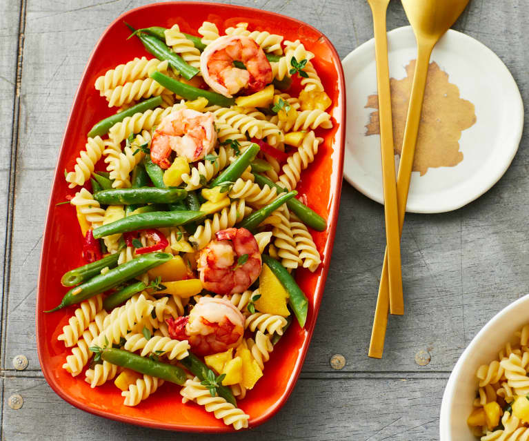 Nudelsalat mit Bohnen und Garnelen