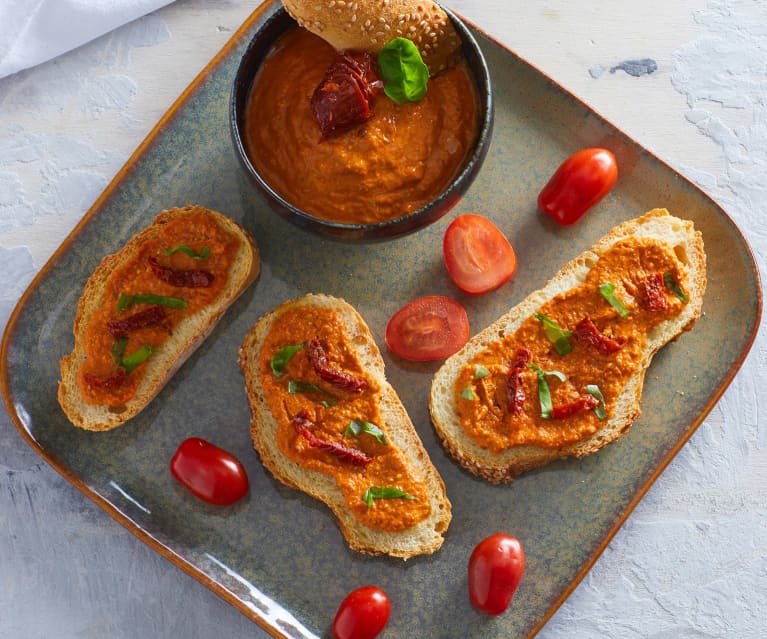 Crostini di pane al sesamo con salsa ai 2 pomodori - Cookidoo® – the official  Thermomix® recipe platform