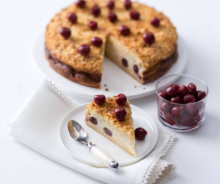 Baked cherry crumble cheesecake