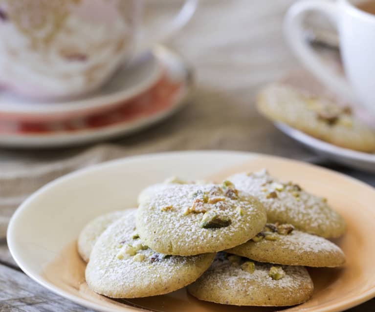 Chewy pistachio biscuits