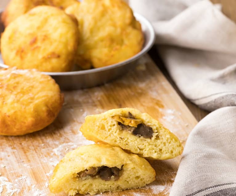 Krapfen di patate ripieni