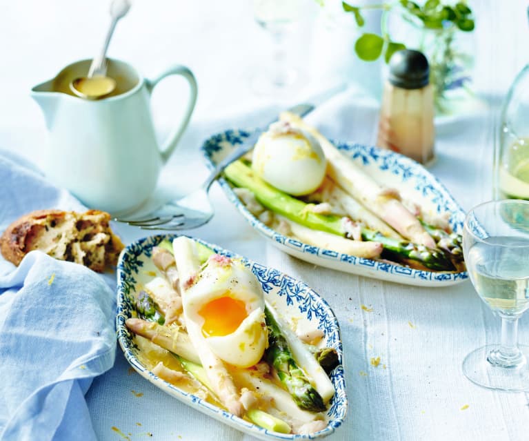 Œufs mollets aux asperges et à l'anguille fumée