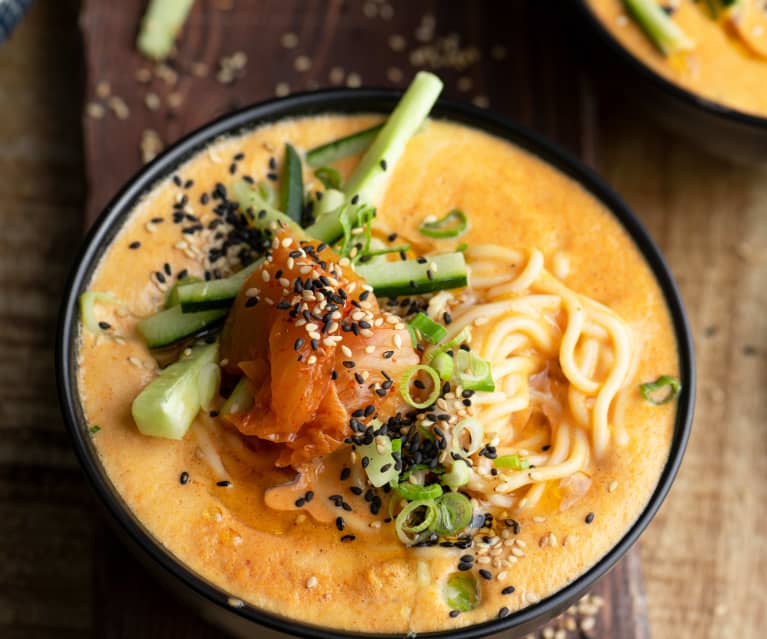 Sopa fria com kimchi