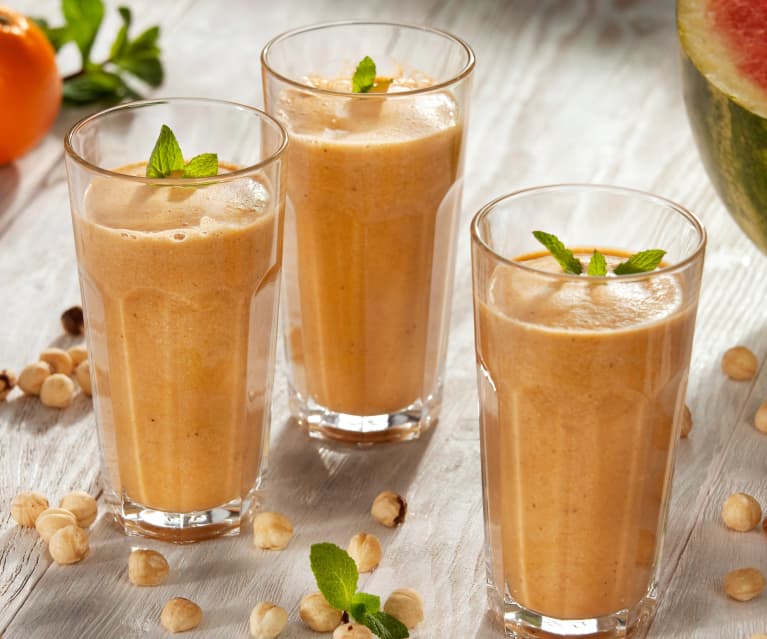 Smoothie de sandía, avellana y hierbabuena