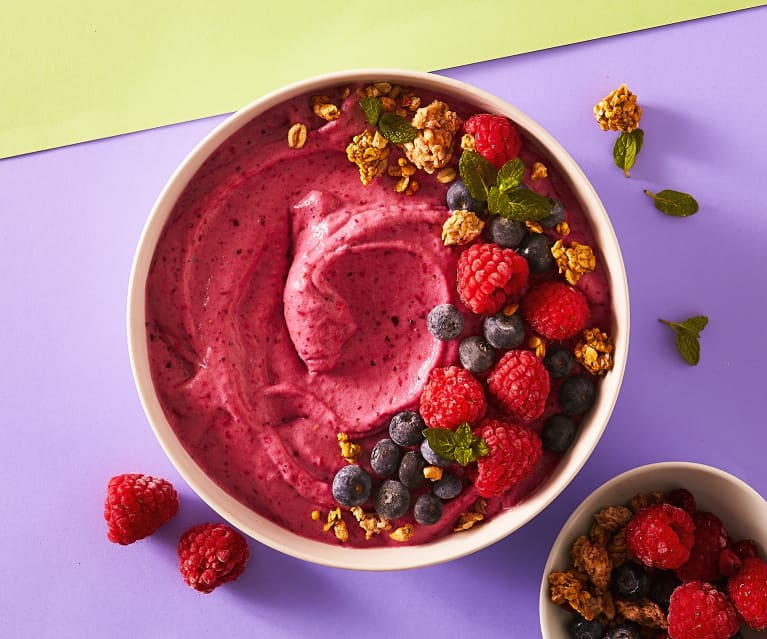 Smoothie bowl ai frutti di bosco