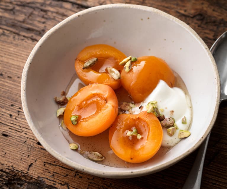 Abricots vapeur, sirop à la cardamome