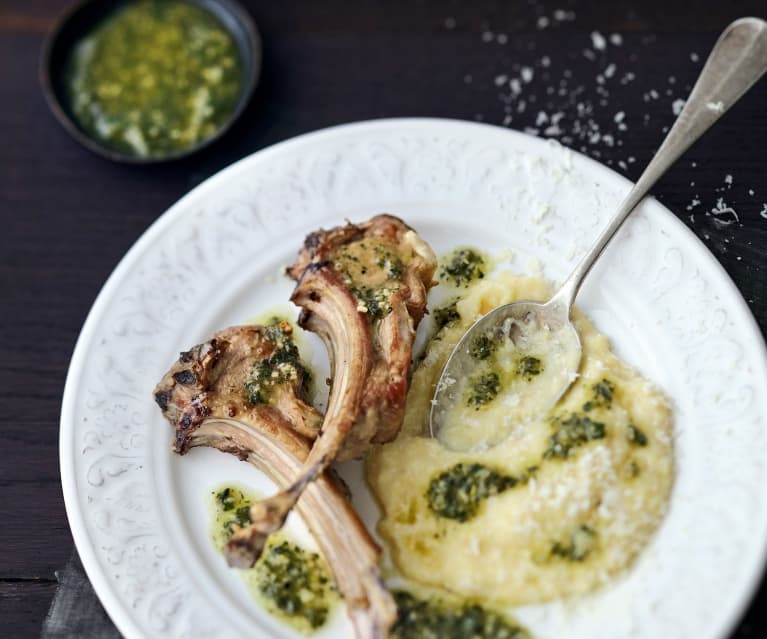 Côtes de chevreau et polenta au pesto de menthe