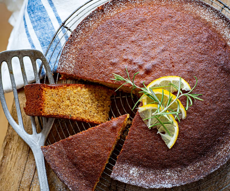 Gâteau aux noisettes, romarin et miel